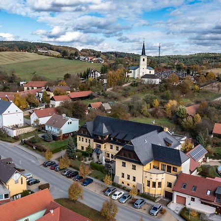 Valassky Hotel A Pivni Lazne Ogar Luhačovice Exteriör bild