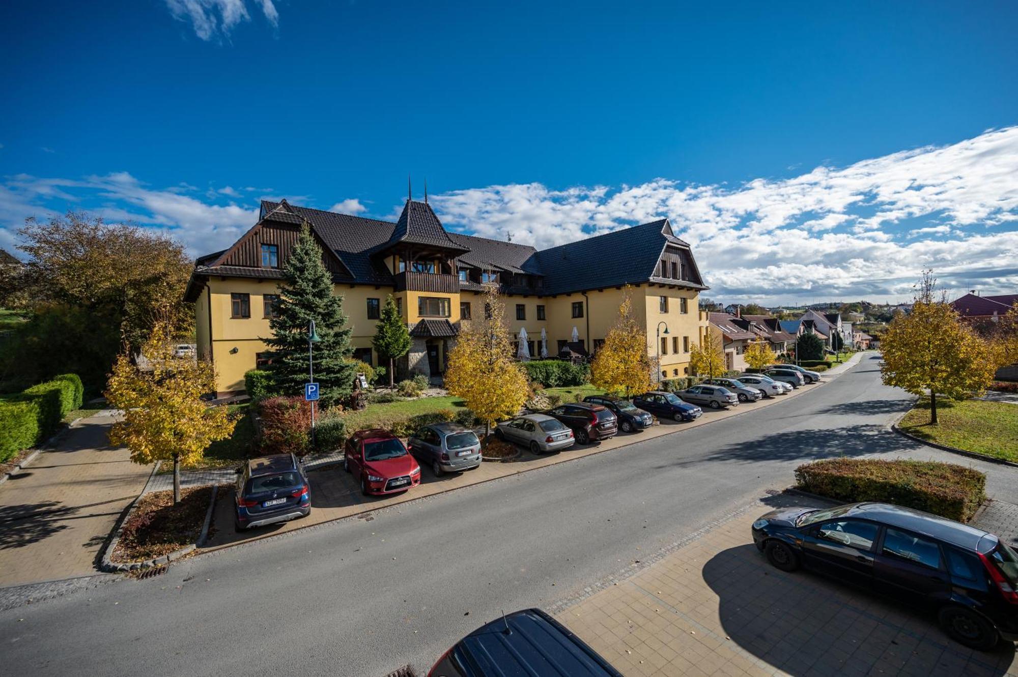 Valassky Hotel A Pivni Lazne Ogar Luhačovice Exteriör bild