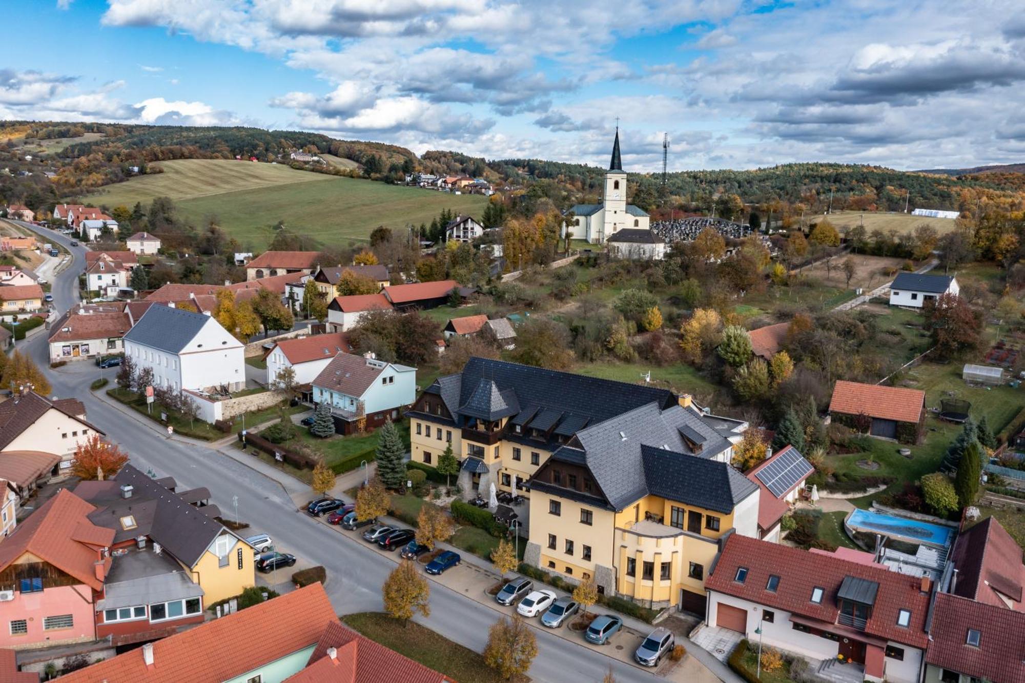 Valassky Hotel A Pivni Lazne Ogar Luhačovice Exteriör bild